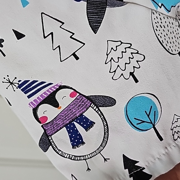 Scrub Star women's size medium‎ scrub top. Short sleeves penguin 🐧 print - Picture 3 of 8
